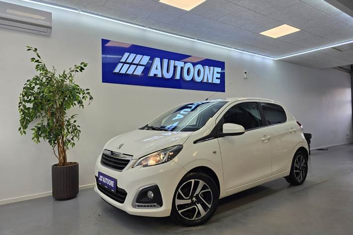 Hvid Peugeot 108 fra 2017 set udefra