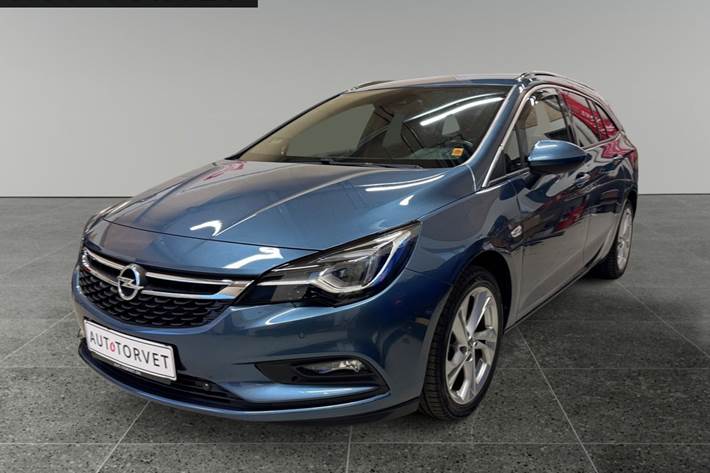 Blå Opel Astra fra 2017 set udefra