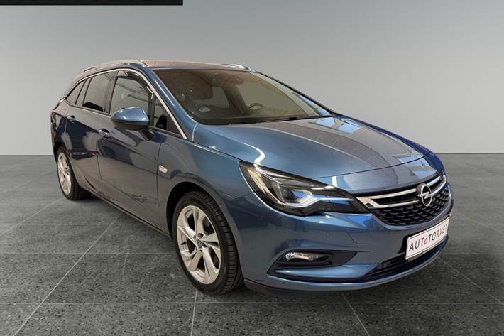 Blå Opel Astra fra 2017