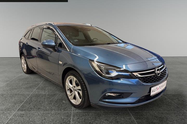 Blå Opel Astra fra 2017