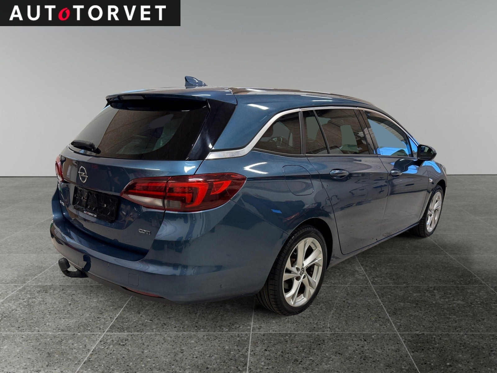 Blå Opel Astra fra 2017