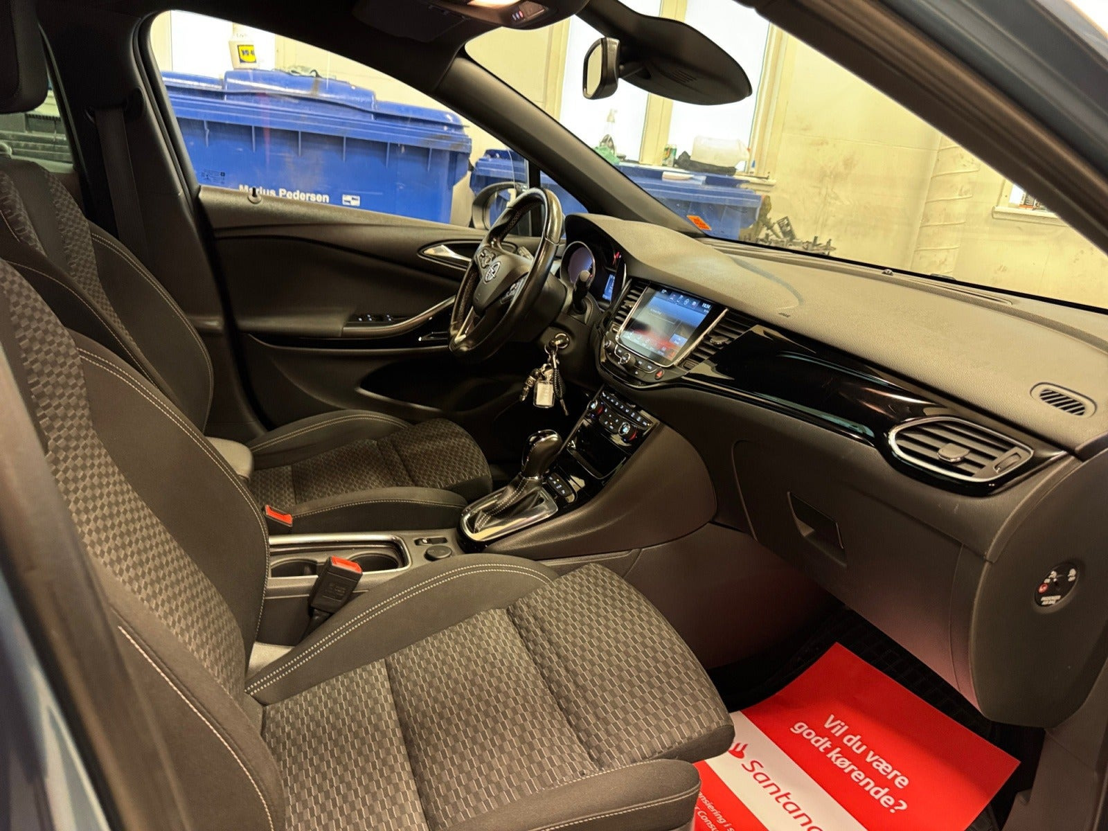 Blå Opel Astra fra 2017