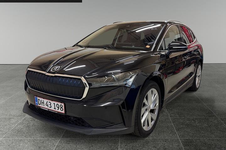 Sort Skoda Enyaq fra 2021 set udefra