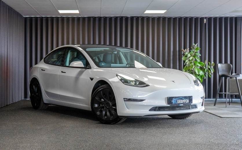 Tesla Model 3 RWD