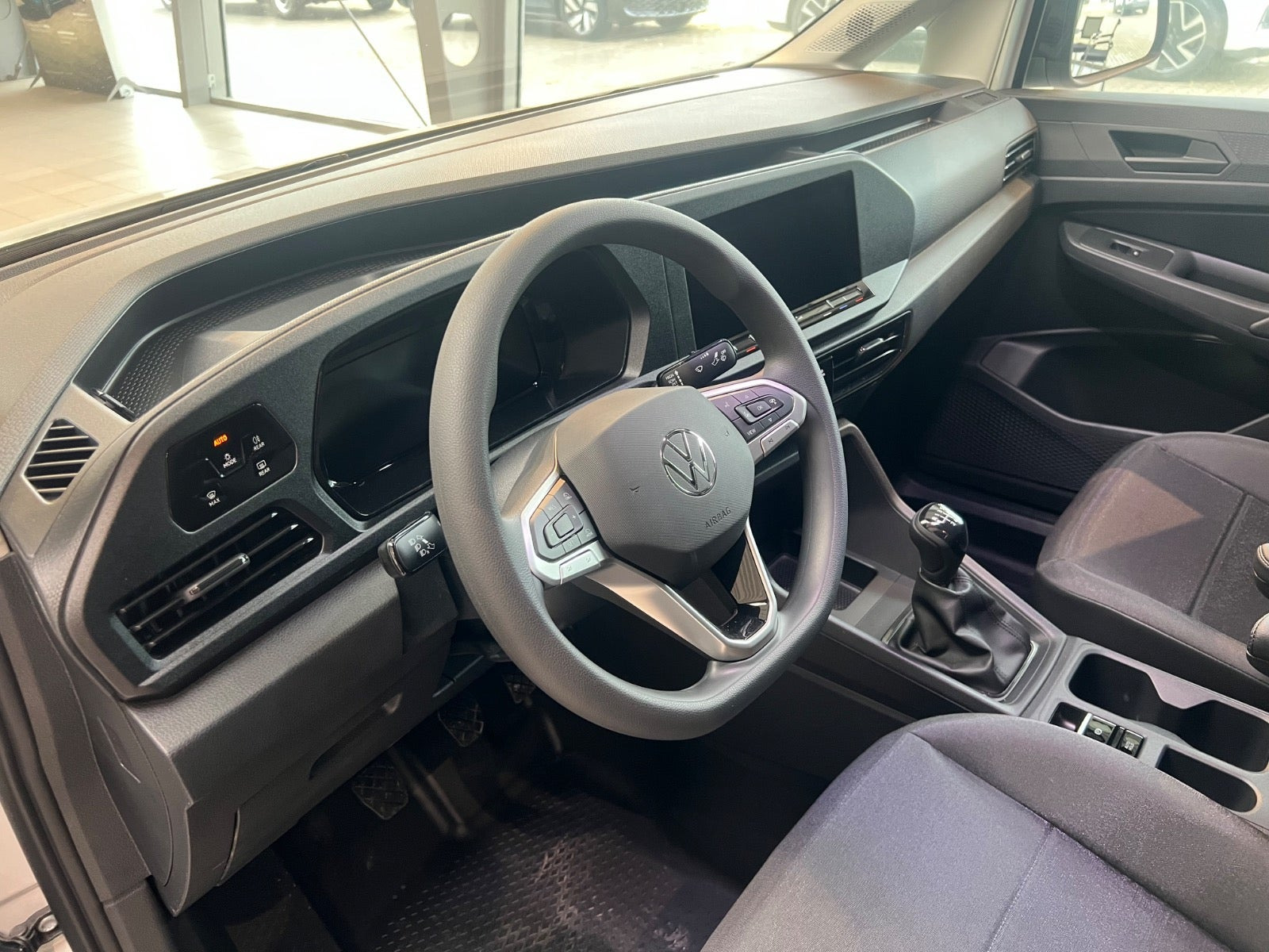 Hvid VW Caddy fra 2026