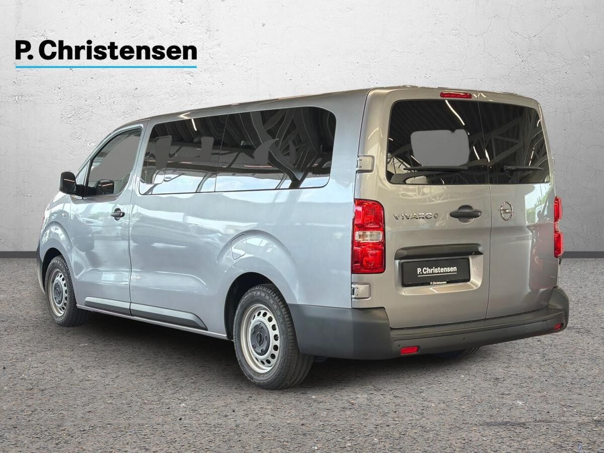 Grå Opel Vivaro-e fra 2023