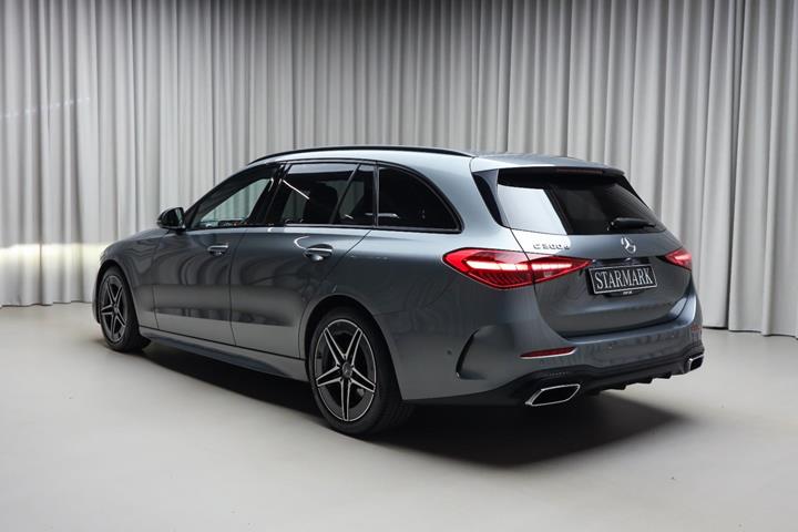 Grå Mercedes C300 d fra 2022