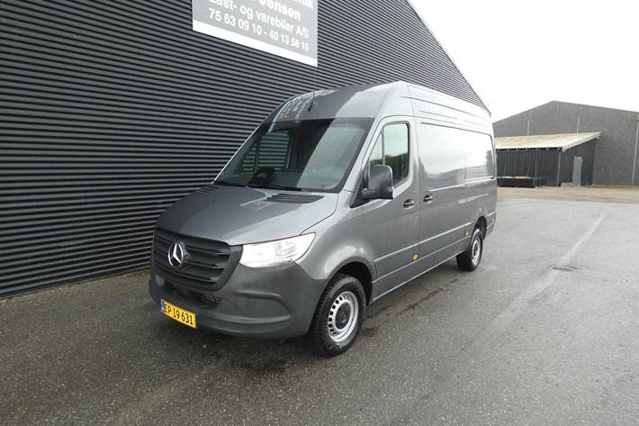 Grå Mercedes Sprinter 317 fra 2025