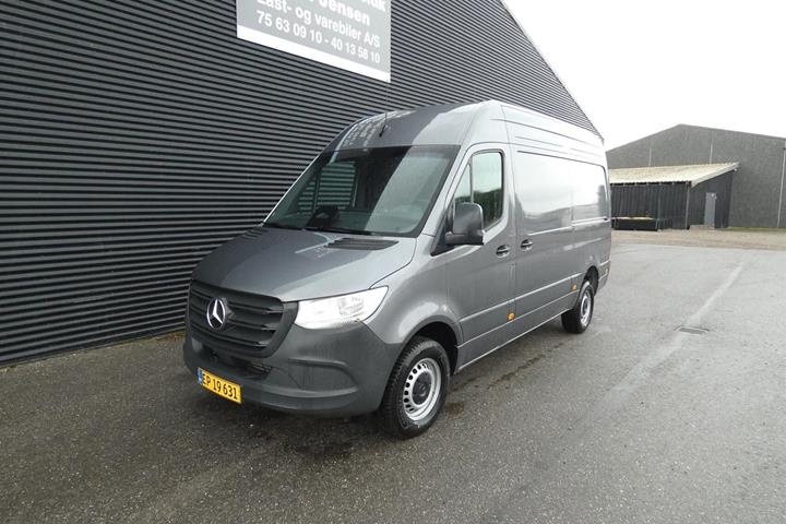 Grå Mercedes Sprinter 317 fra 2025