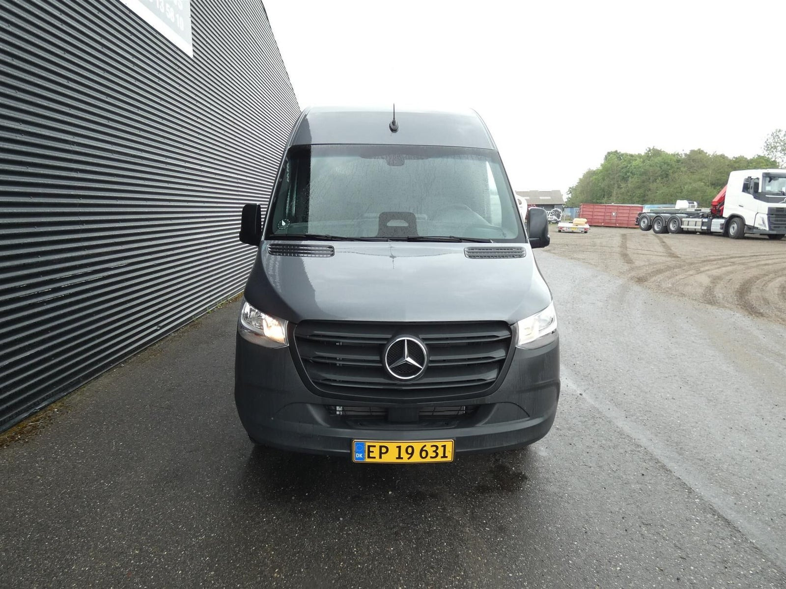 Grå Mercedes Sprinter 317 fra 2025