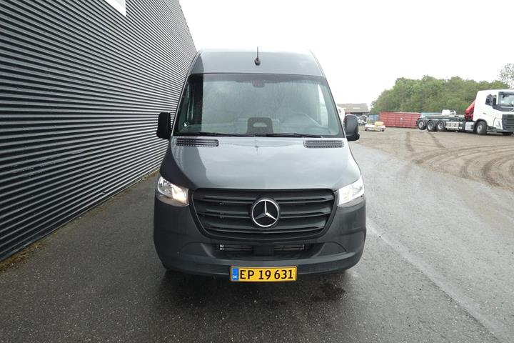 Grå Mercedes Sprinter 317 fra 2025