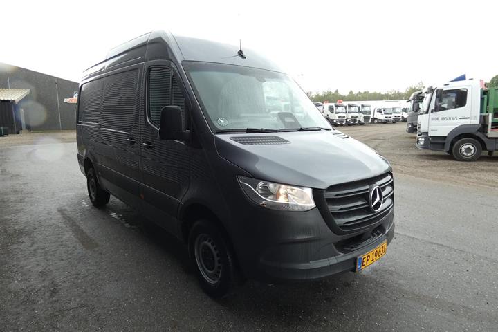 Grå Mercedes Sprinter 317 fra 2025