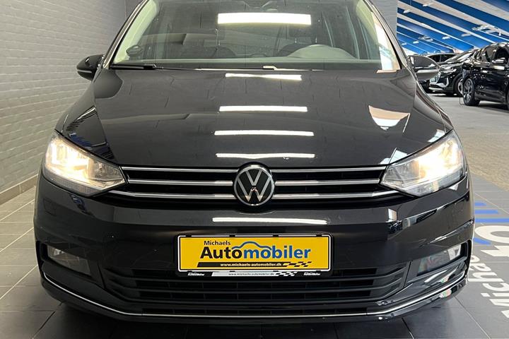 Sort VW Touran fra 2023