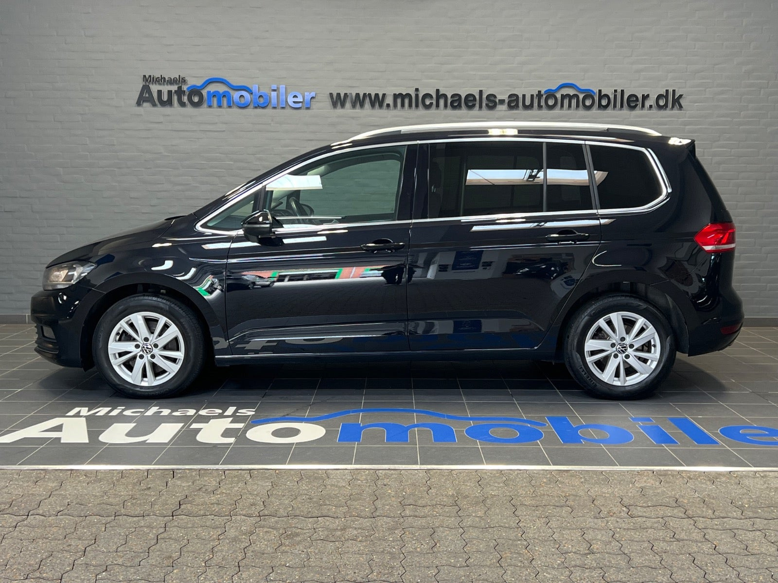 Sort VW Touran fra 2023