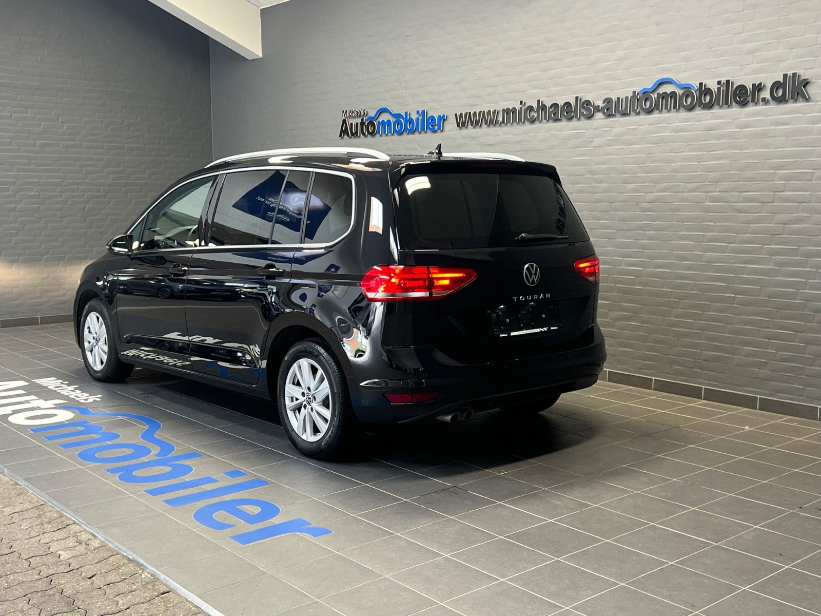 Sort VW Touran fra 2023