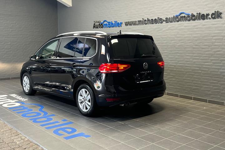Sort VW Touran fra 2023