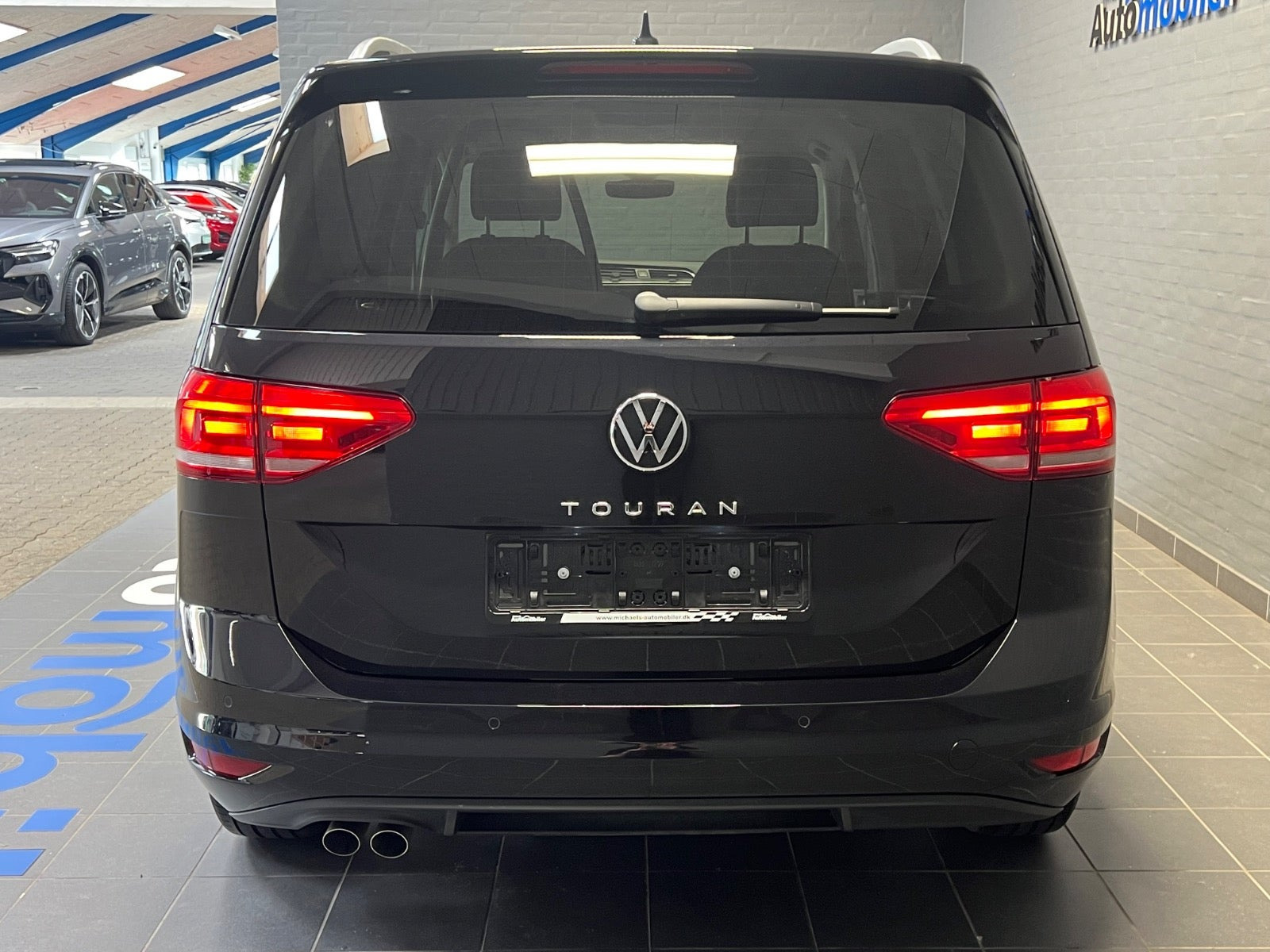 Sort VW Touran fra 2023