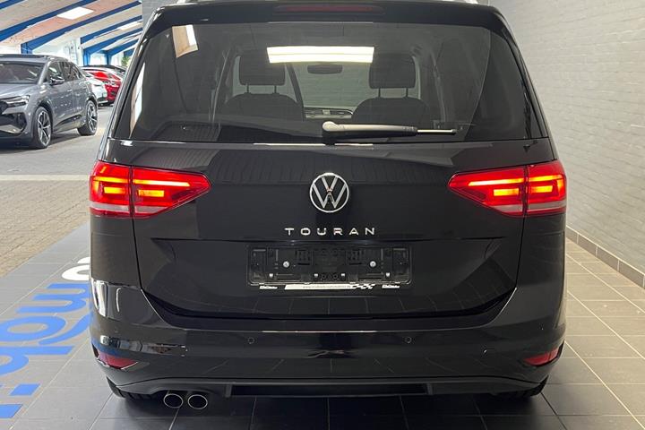 Sort VW Touran fra 2023