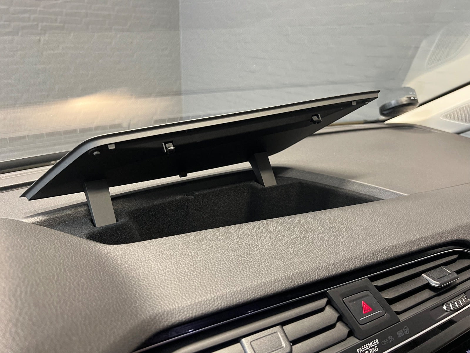 Sort VW Touran fra 2023