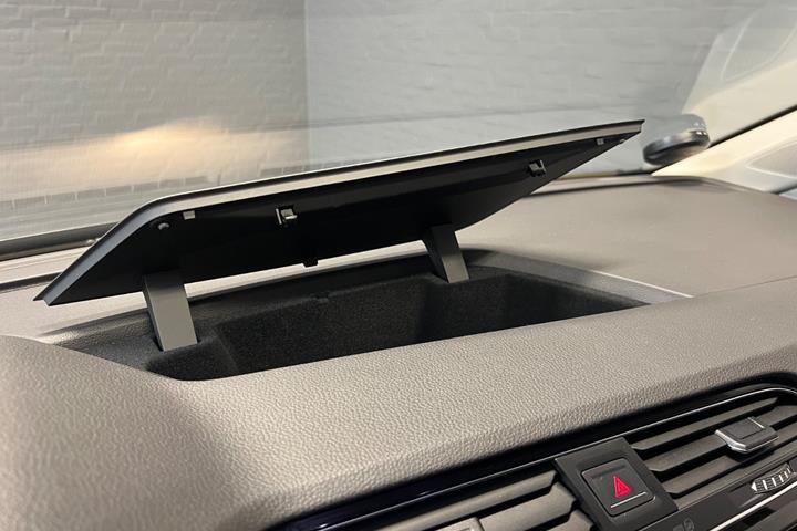 Sort VW Touran fra 2023