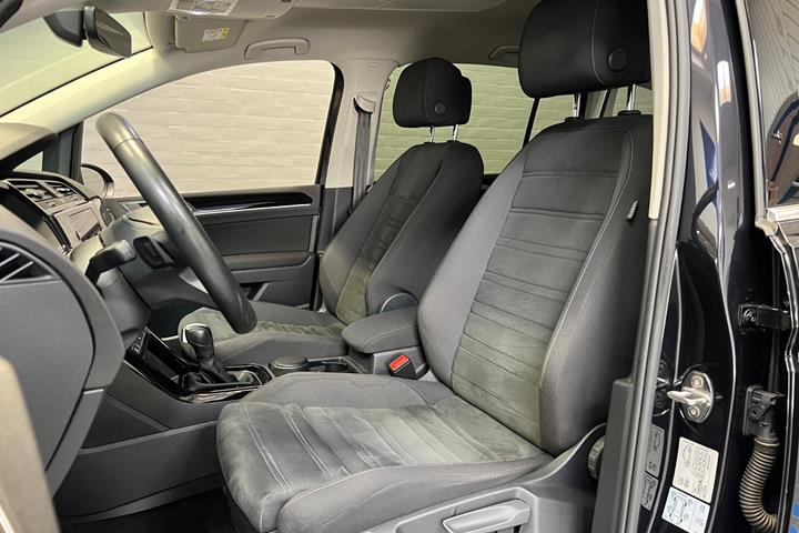 Sort VW Touran fra 2023