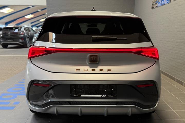 Sølv Cupra Born fra 2024