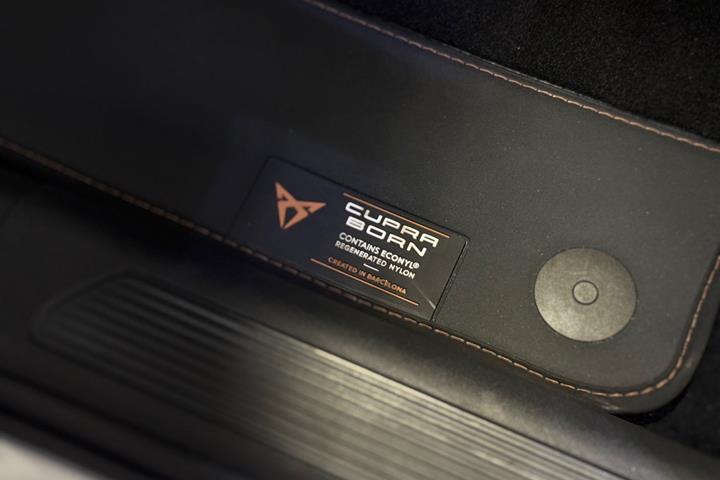 Sølv Cupra Born fra 2024