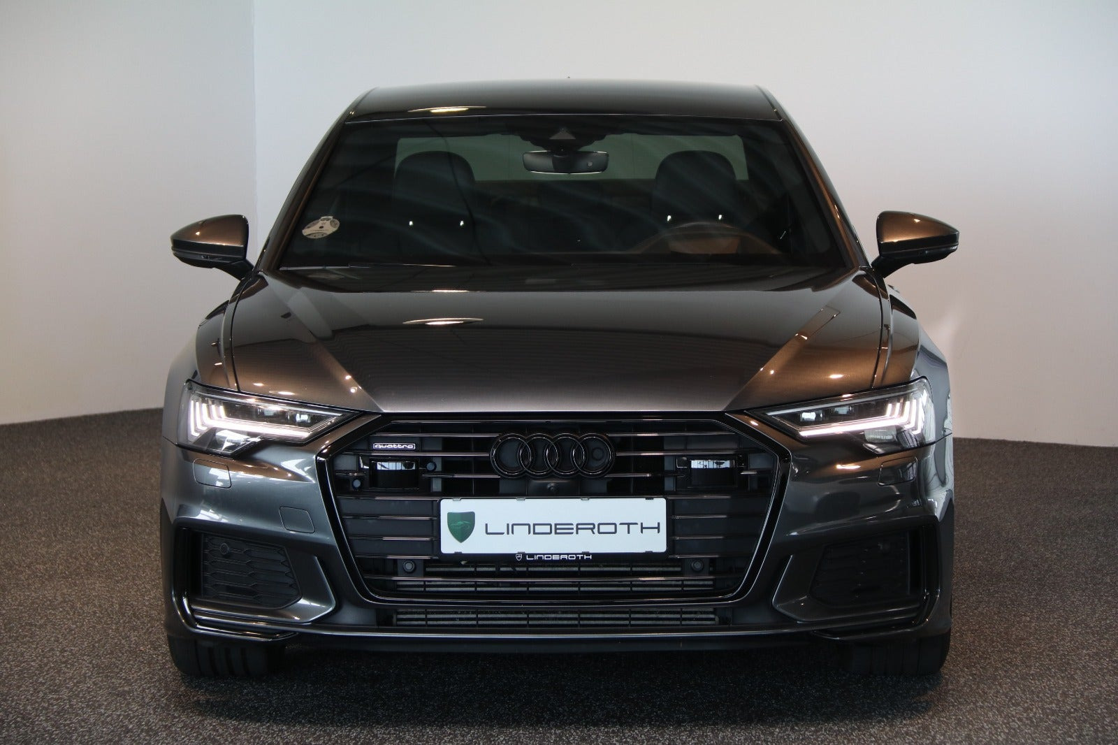 Grå Audi A6 fra 2019