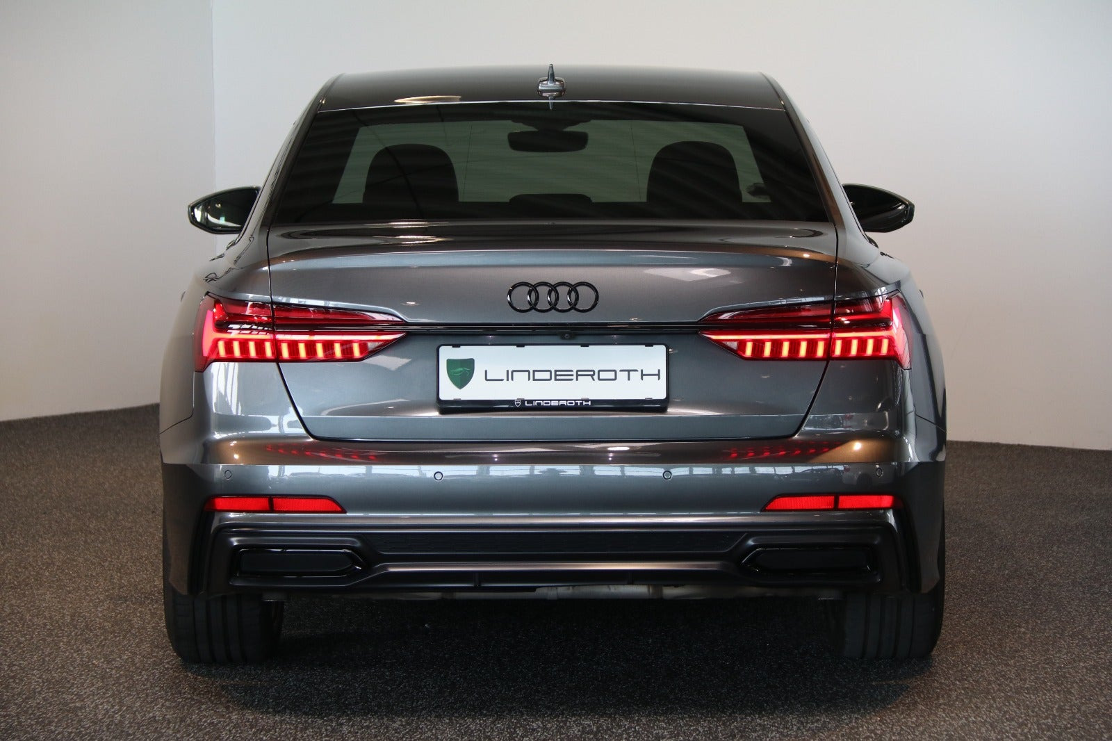 Grå Audi A6 fra 2019