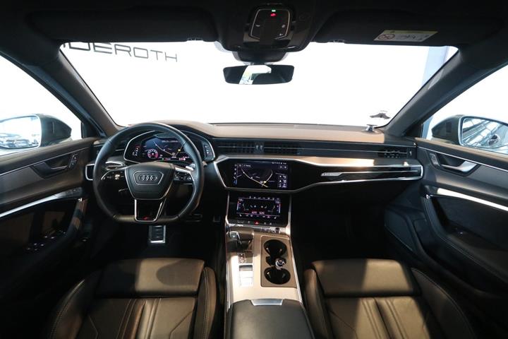 Grå Audi A6 fra 2019