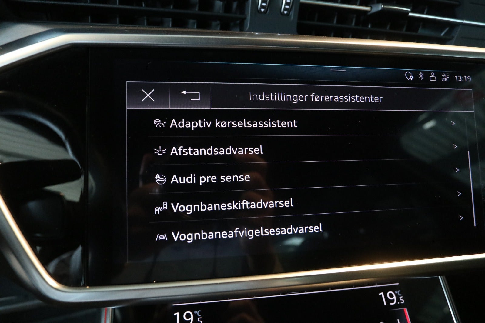 Grå Audi A6 fra 2019