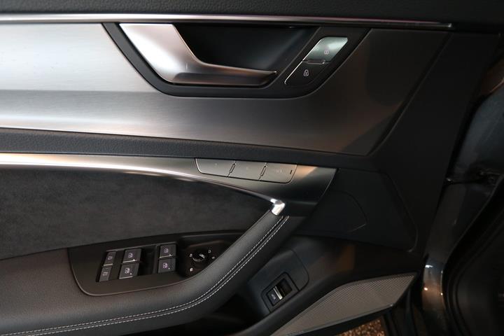 Grå Audi A6 fra 2019