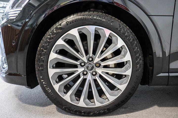 Sort Audi e-tron fra 2021