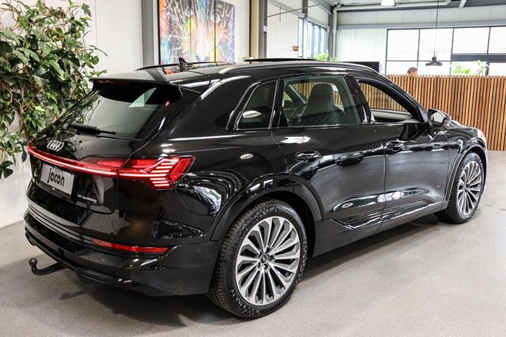 Sort Audi e-tron fra 2021