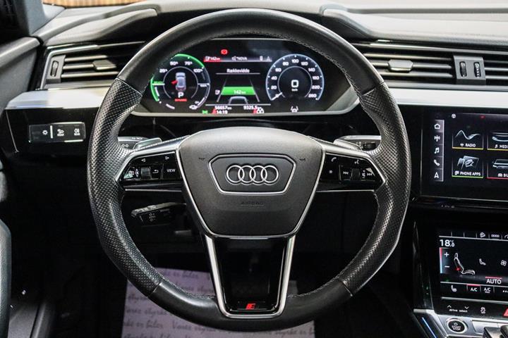 Sort Audi e-tron fra 2021