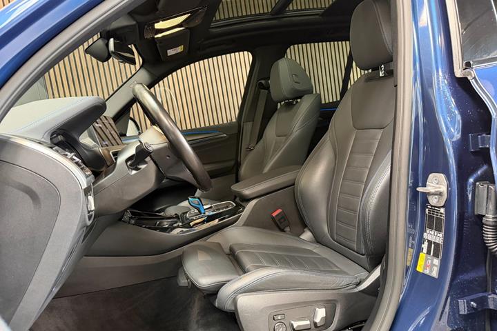 Blå BMW iX3 fra 2022