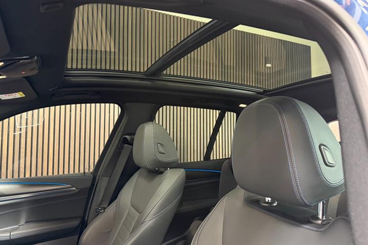 Blå BMW iX3 fra 2022