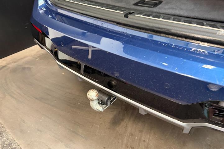 Blå BMW iX3 fra 2022