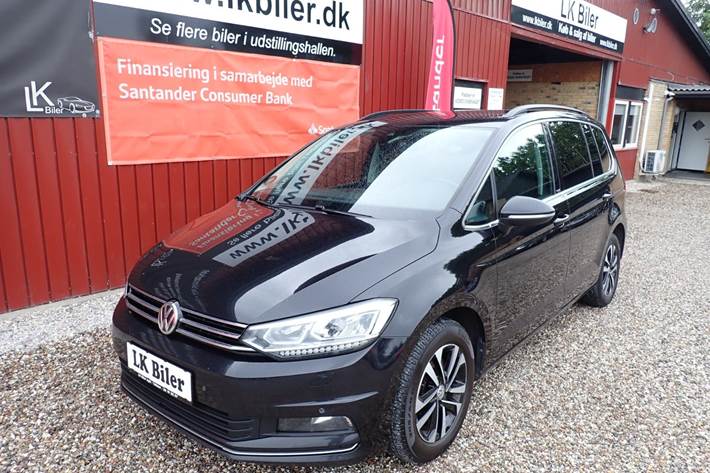 Sort VW Touran fra 2019 set udefra
