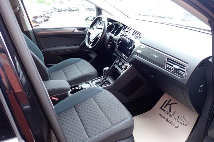 Sort VW Touran fra 2019