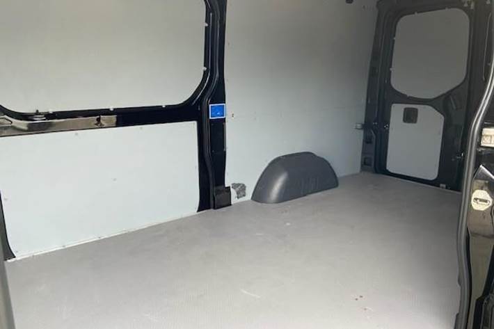 Sort Mercedes Sprinter fra 2023