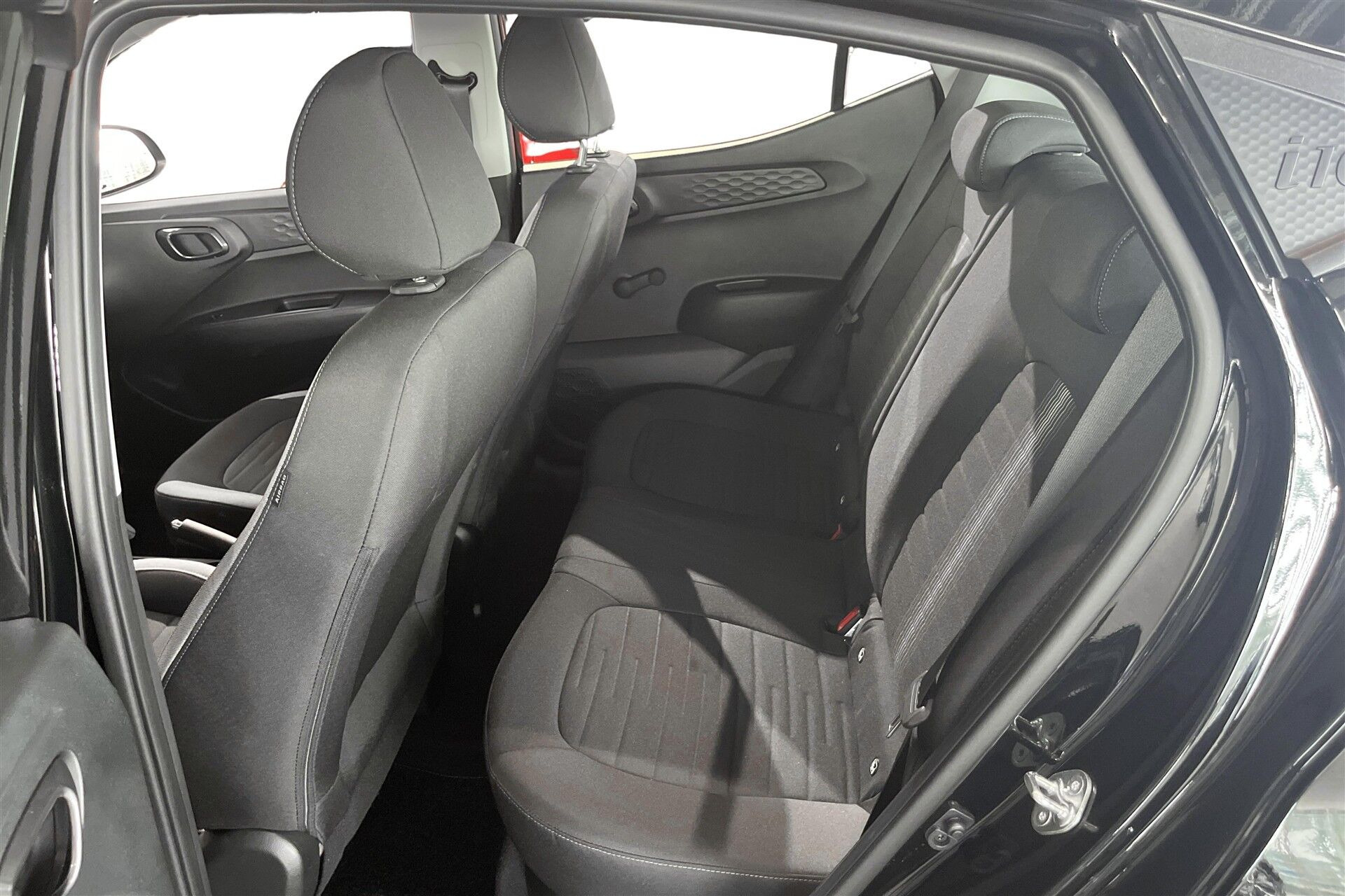 Sort Hyundai i10 fra 2023