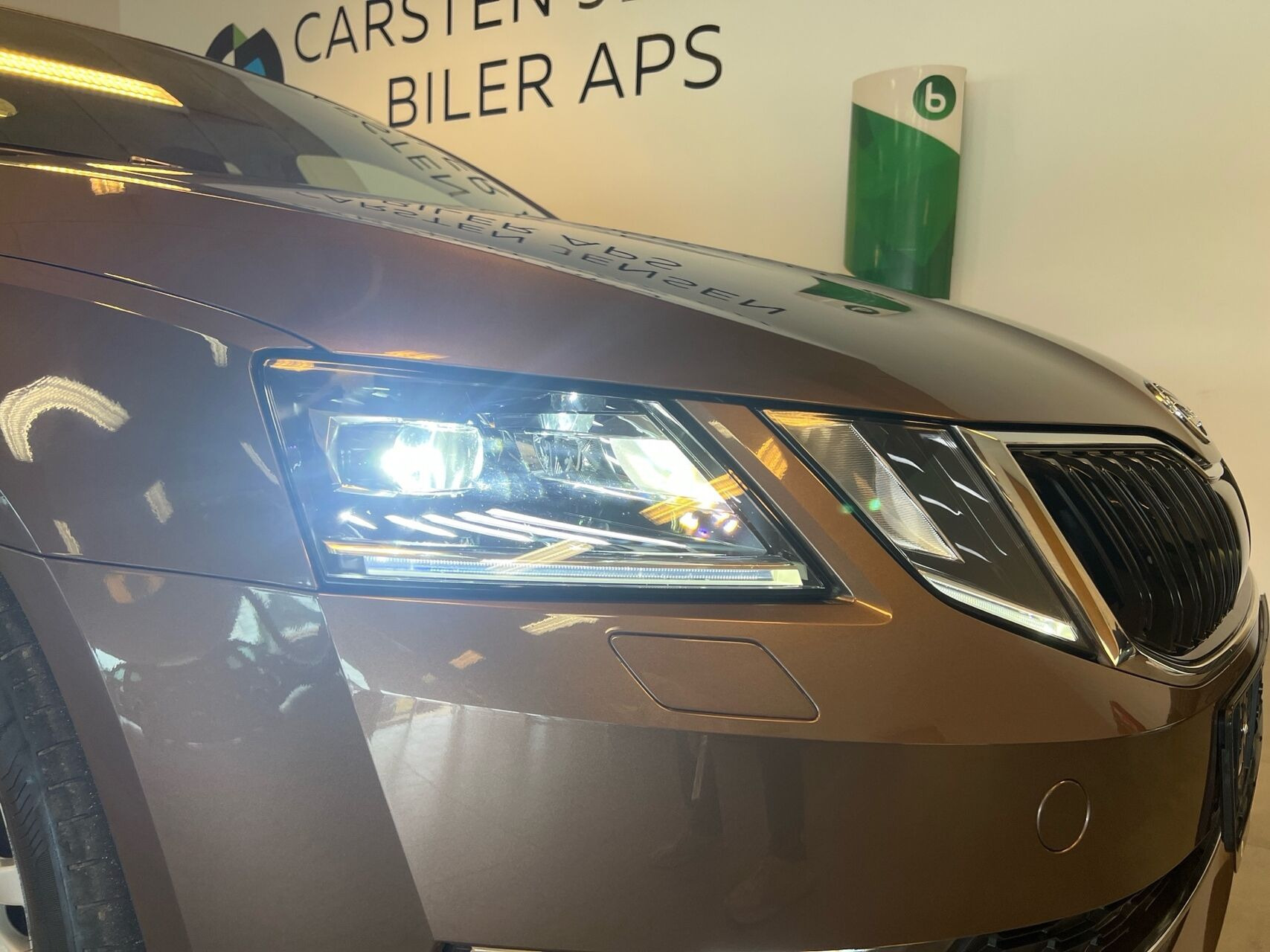 Brun Skoda Octavia fra 2019