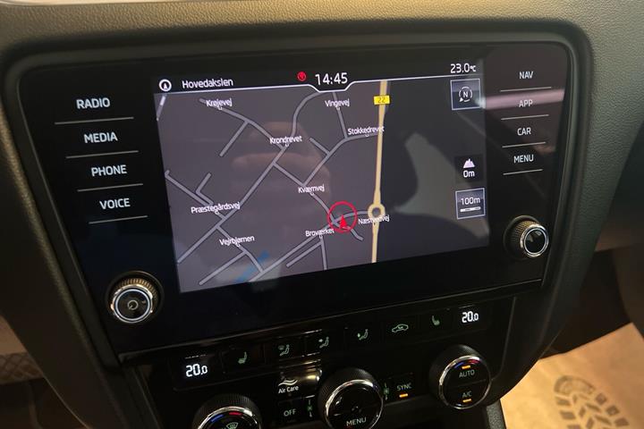 Brun Skoda Octavia fra 2019