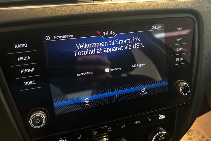 Brun Skoda Octavia fra 2019