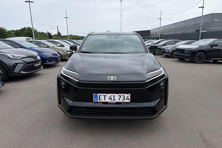 Sort Toyota BZ4X fra 2026
