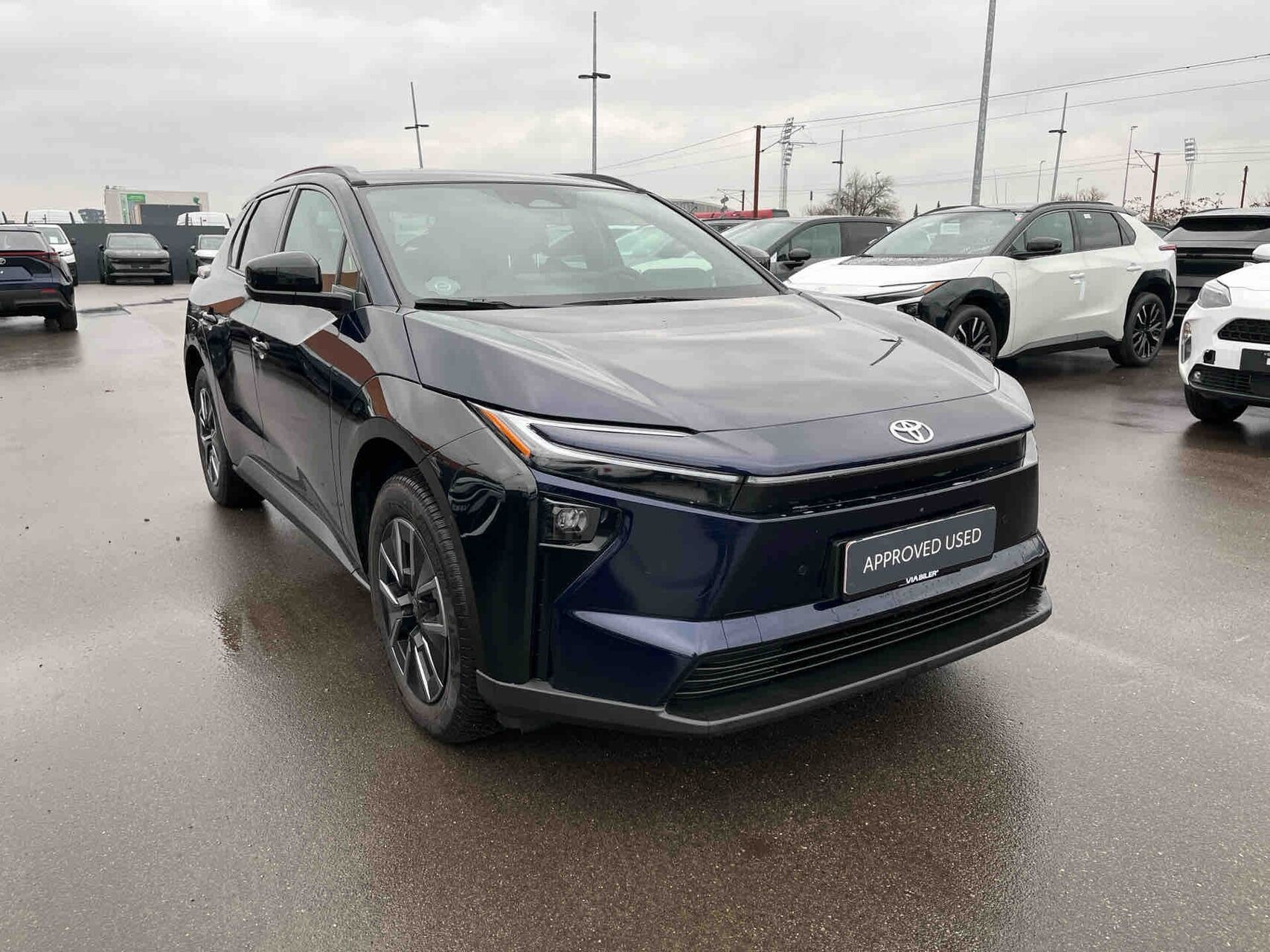 Blå Toyota BZ4X fra 2026