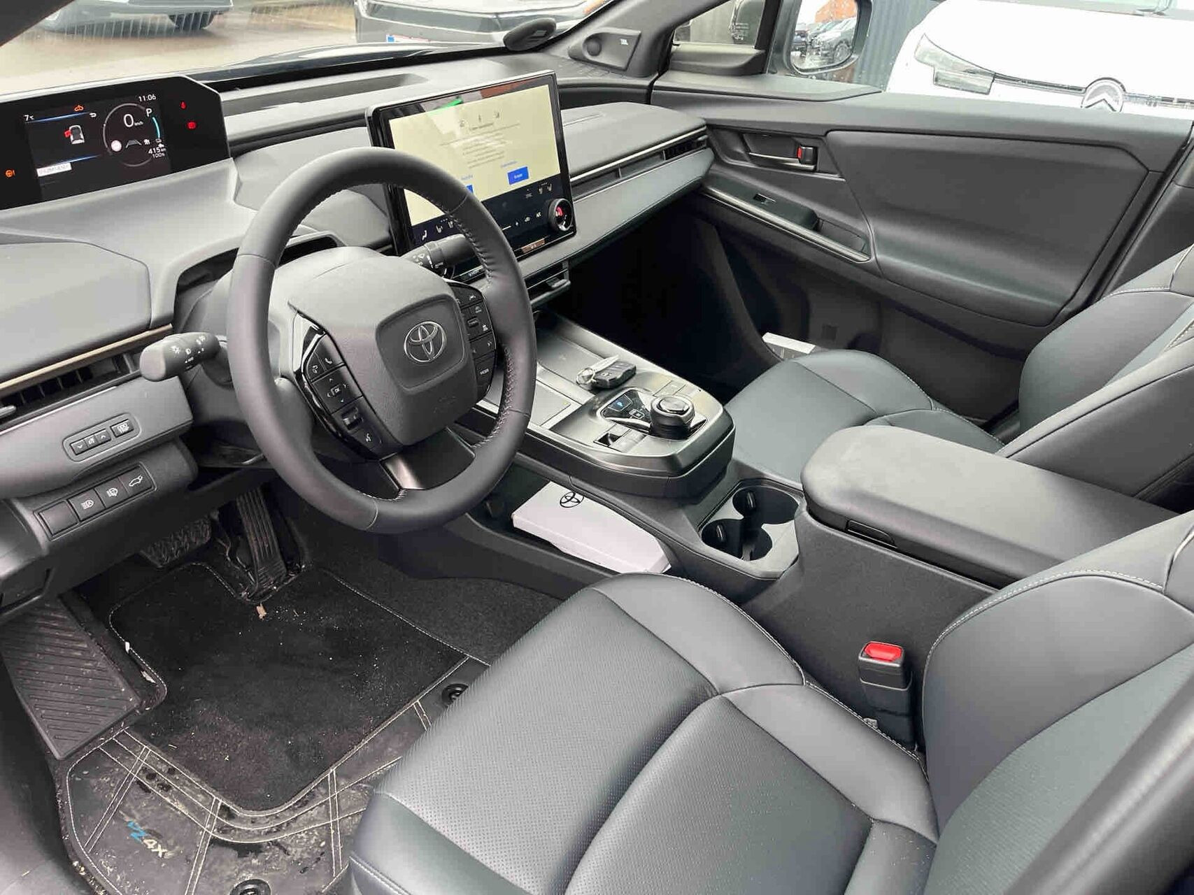 Blå Toyota BZ4X fra 2026
