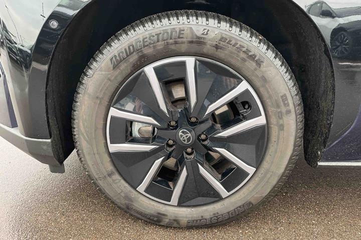 Blå Toyota BZ4X fra 2026