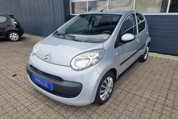 Sølv Citroën C1 fra 2009 set udefra